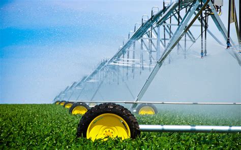Big irrigation machine hi.